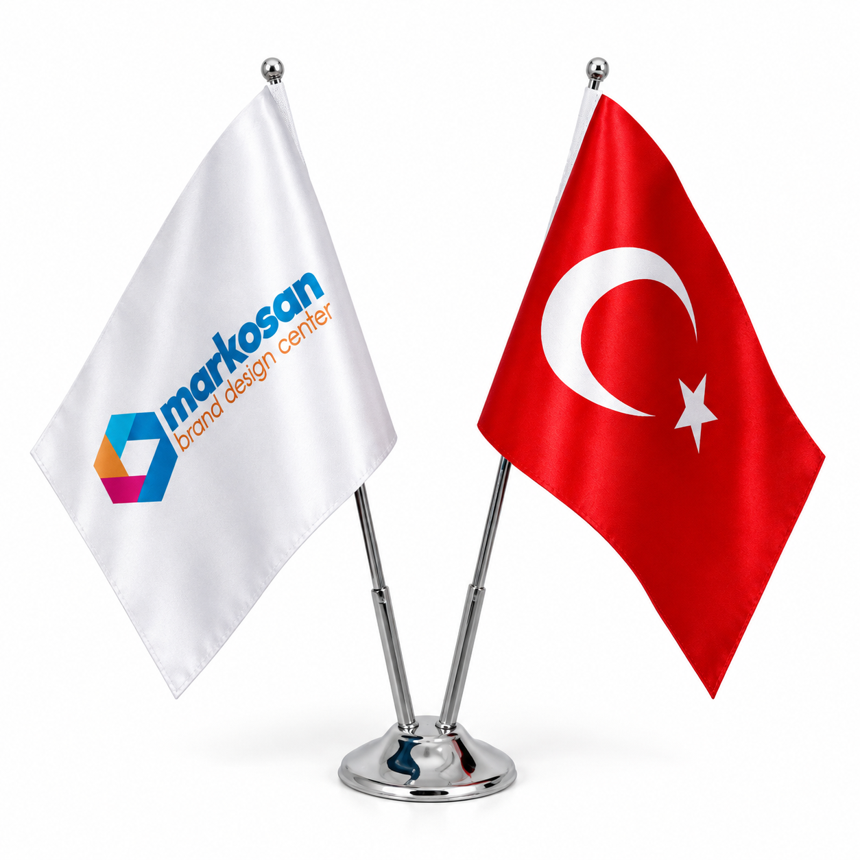 Markosan logolu bayrak ve Türk bayrağı bulunan masa bayrak tasarım örneği